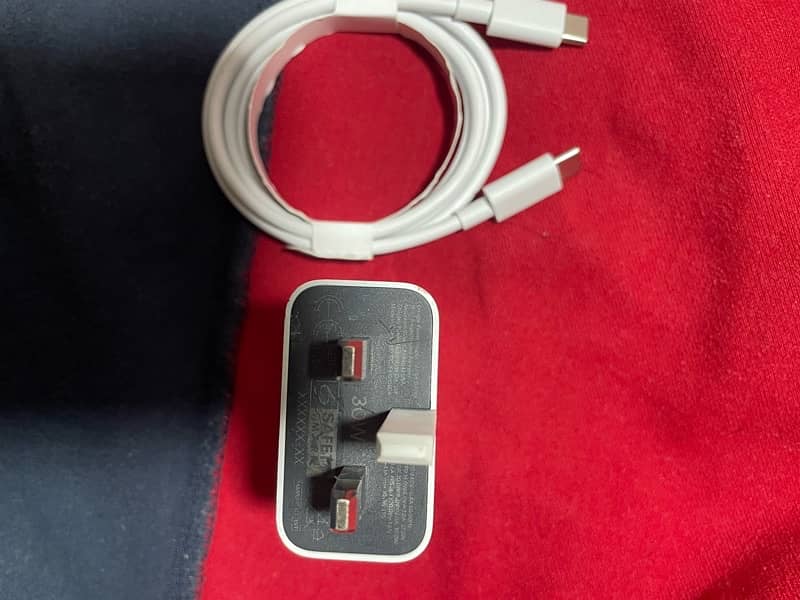 Google pixel 8 pro ka 100% original charger hy 1