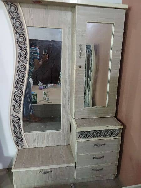 Dressing table 0