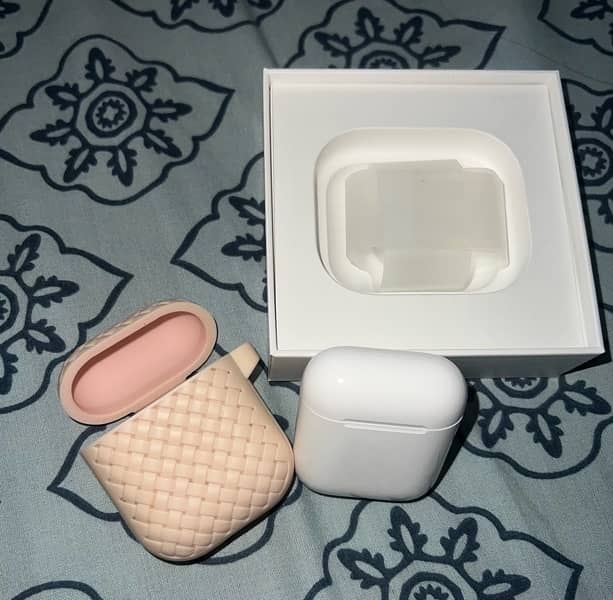 Original Apple Airpods generation 2 with charging case. MV7N2ZP/A 2