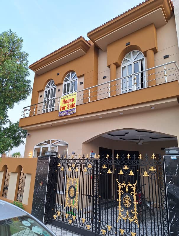 5 MARLA BRAND NEW HOUSE IN DHA RAHBAR 9