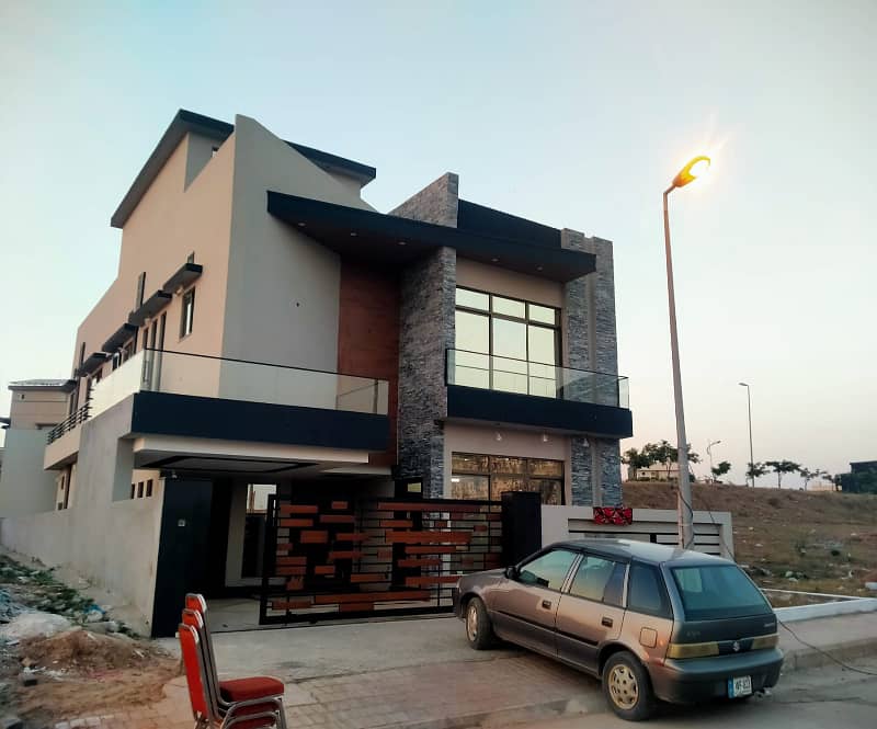 Bahria town, 10 Marla double unit house 6 beds with attached baths 0