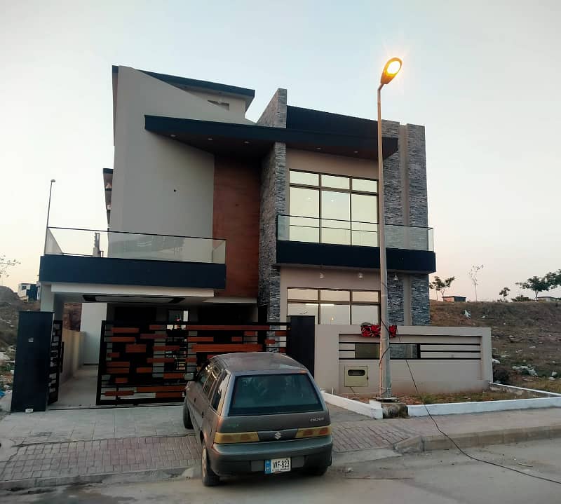 Bahria town, 10 Marla double unit house 6 beds with attached baths 1