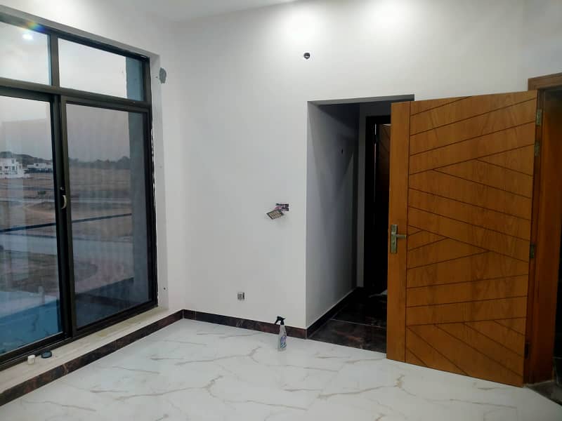 Bahria town, 10 Marla double unit house 6 beds with attached baths 16