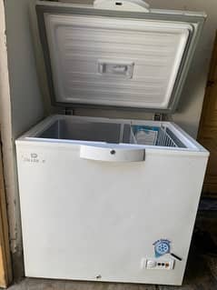 selling dawalance deep freezer good condition 1 time used