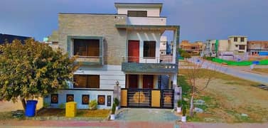 Bahria Town Phase 8, 10 Marla Designer House Perfect Location Outstanding Construction Quality, 0