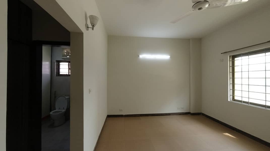 10 Marla 3 Bed Flat For Sale Askari 11 Lahore 12