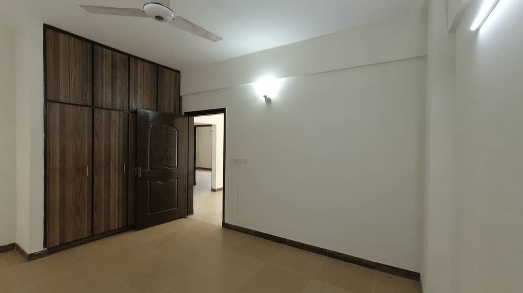 10 Marla 3 Bed Flat For Sale Askari 11 Lahore 13