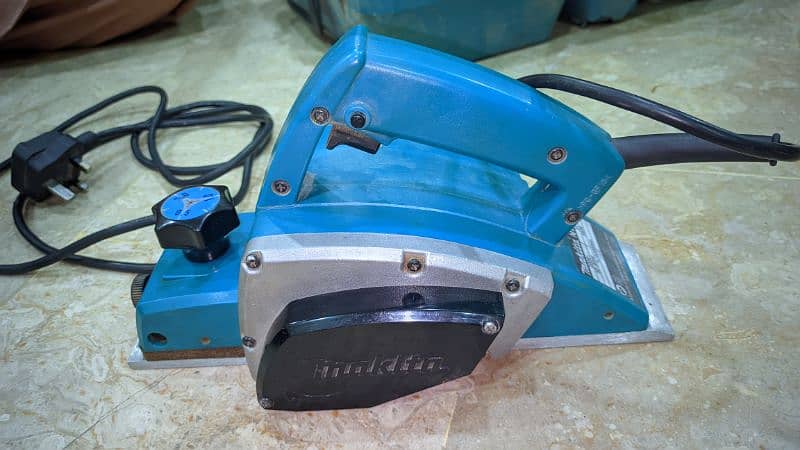 Makita N1900B Electric Wood Planer 82mm (3-A) – 580W 5