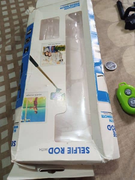 selfie stick green colour with remote and bettrye 1