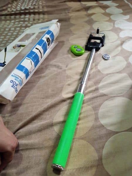 selfie stick green colour with remote and bettrye 3