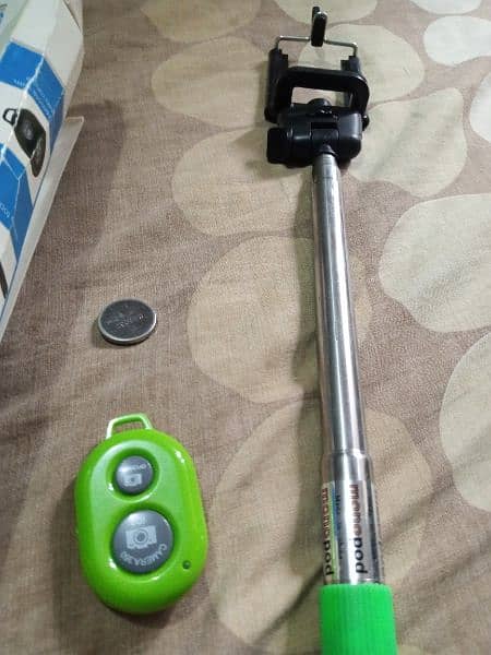 selfie stick green colour with remote and bettrye 4