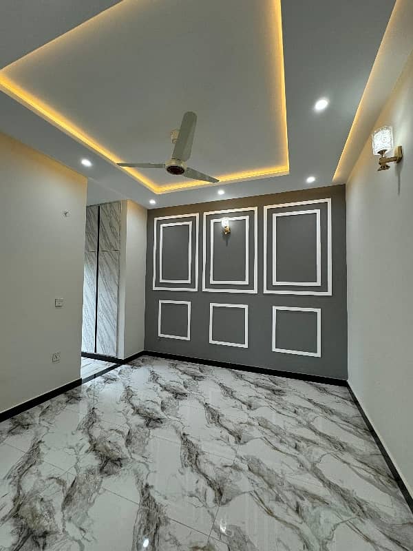 Beautiful House sale in multi B17 Islamabad size 8 marla 6