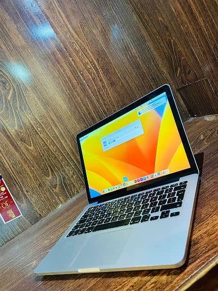 Apple MacBook Pro 2015 

Core i5
8G 3