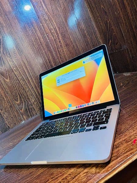 Apple MacBook Pro 2015 

Core i5
8G 4