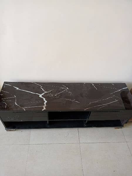 esthetic black marble table in best condition 1