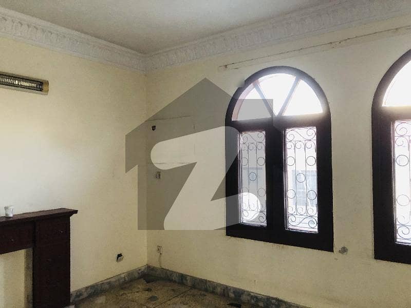 Ground Portion For Rent In G6 Islamabad 2