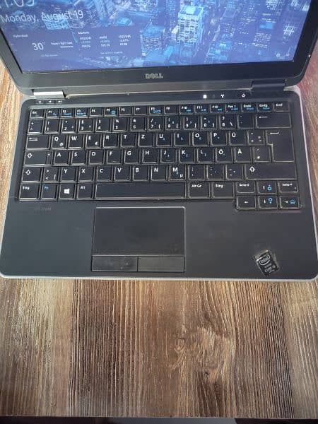 Dell Laptop 4