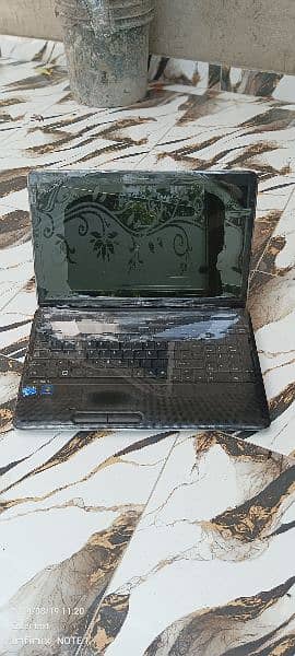 Toshiba satellite i3 4gb Ram 320gb hard 3