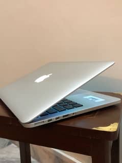 Apple Macbook pro 2015 i5 8GB Ram 256GB SSD