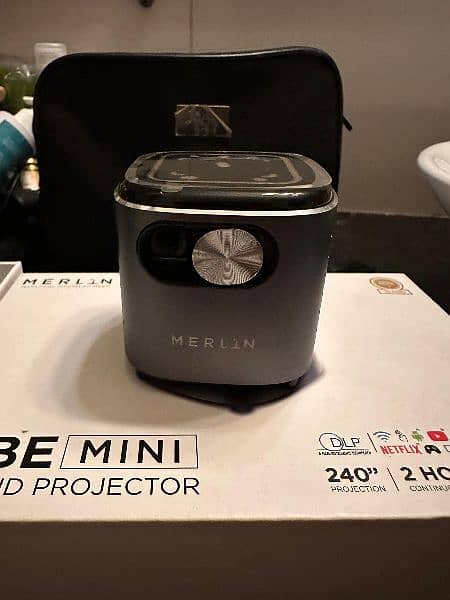 merlin mini projector, 4k, 240 inch, in excellent condition, 0