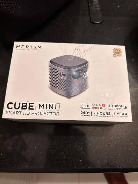 merlin mini projector, 4k, 240 inch, in excellent condition, 1