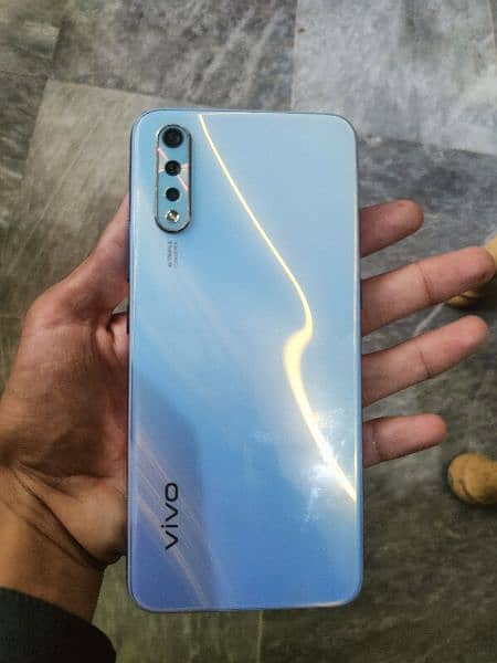 vivo s 1     4/128 gb 1