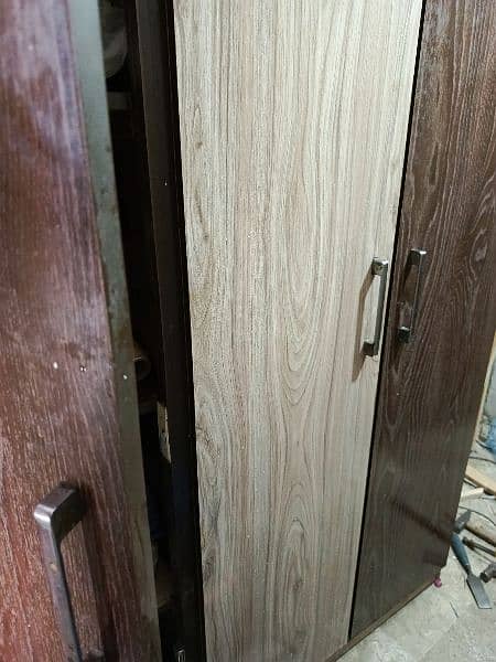 3  door full lasani wood pe bnai hue almari cupboard 0