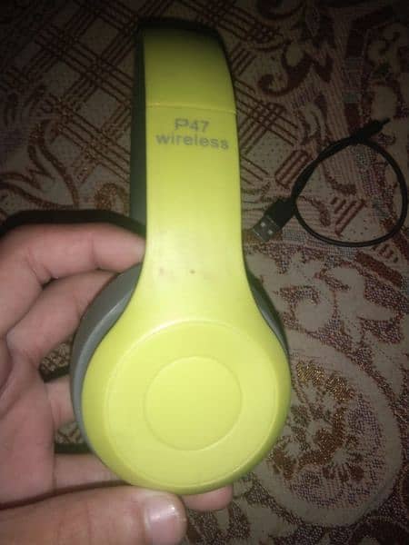 P47 wireless bluetooth headphones. 1