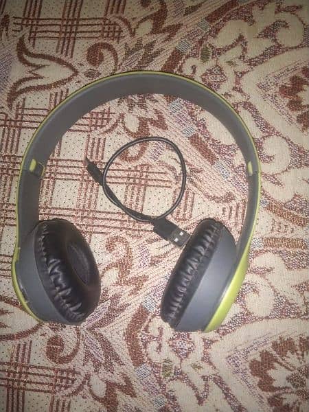 P47 wireless bluetooth headphones. 2