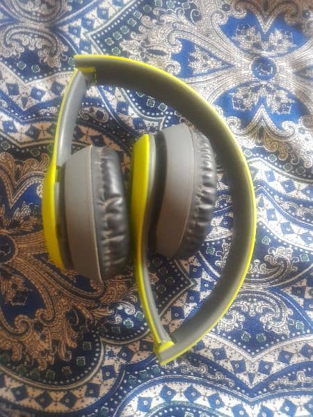 P47 wireless bluetooth headphones. 4