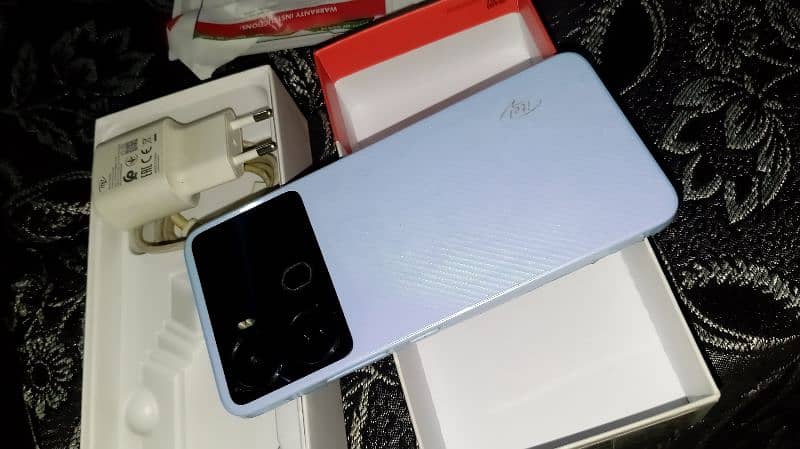 ITEL P40 Condition 10/10 & Box with Charger mobile all ok 7