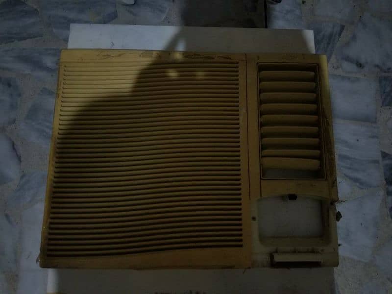 Ac window Small 0