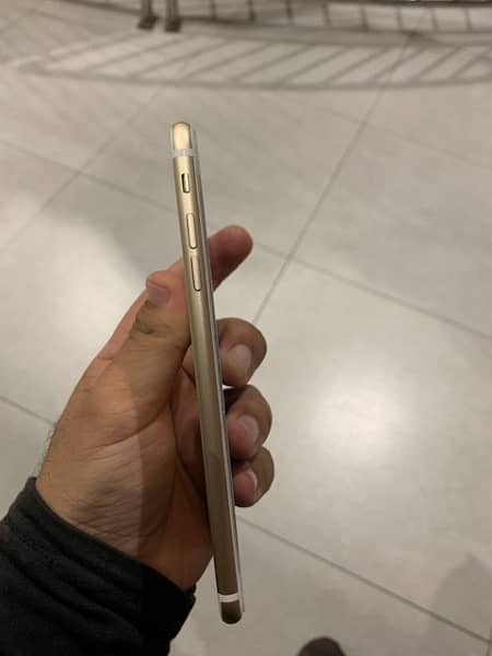 IPhone 7plus Gold Colour 4