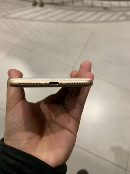 IPhone 7plus Gold Colour 5