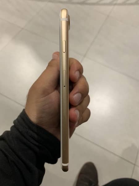 IPhone 7plus Gold Colour 6