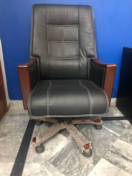 Executive Chair 0