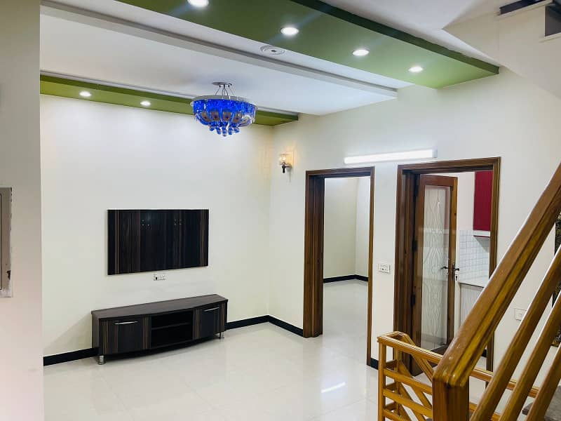 5 Marla Beautiful House For Sale In BB Block Super hot Location Bahria Town Lahore Meting With Owner 7