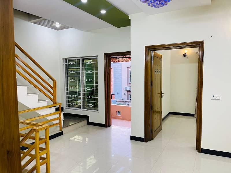 5 Marla Beautiful House For Sale In BB Block Super hot Location Bahria Town Lahore Meting With Owner 8