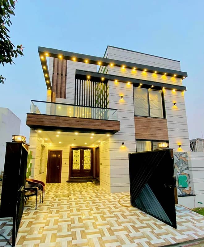 5 Marla Beautiful House For Sale In Jinnah Block Super hot Location Bahria Town Lahore Meting With Owner 0