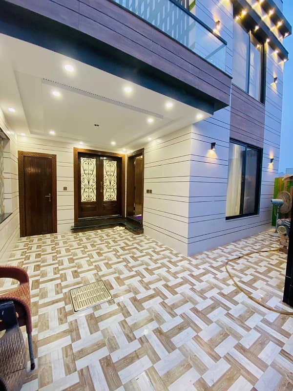 5 Marla Beautiful House For Sale In Jinnah Block Super hot Location Bahria Town Lahore Meting With Owner 18