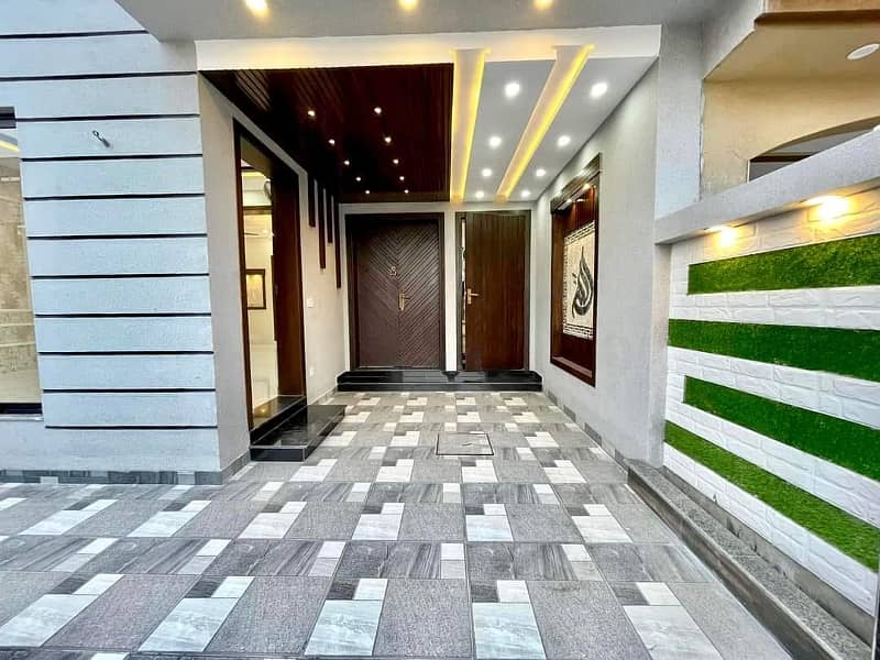 5 Marla Beautiful House For Sale In Jinnah Block Super hot Location Bahria Town Lahore Meting With Owner 1