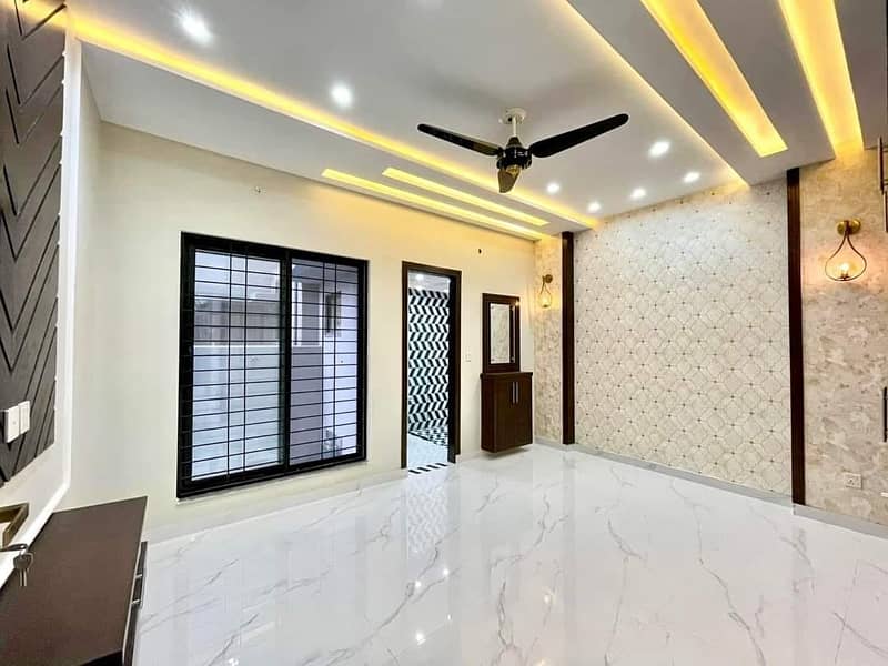 5 Marla Beautiful House For Sale In Jinnah Block Super hot Location Bahria Town Lahore Meting With Owner 7