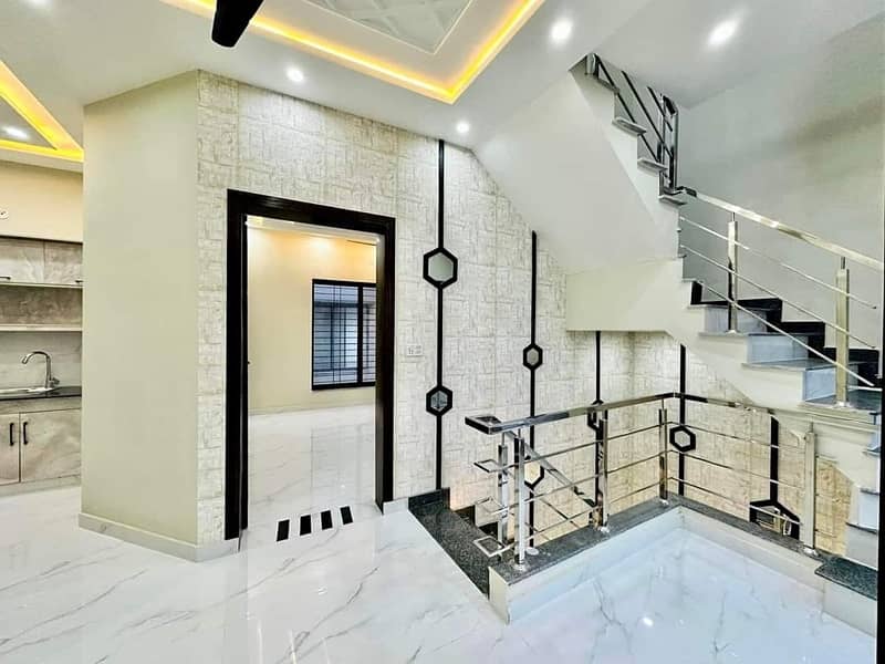 5 Marla Beautiful House For Sale In Jinnah Block Super hot Location Bahria Town Lahore Meting With Owner 9