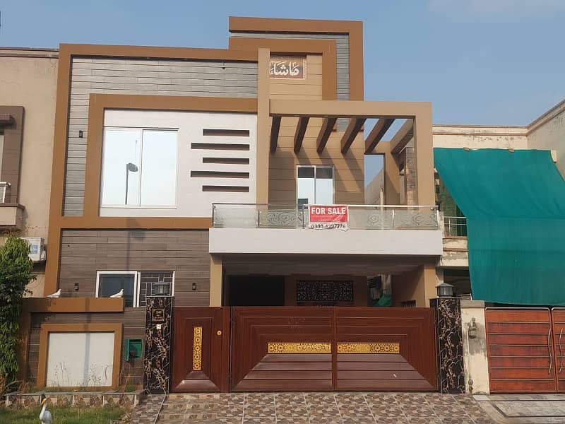 8 Marla Beautiful House For Sale In Ali Block Block Super hot Location Bahria Town Lahore Meting With Owner 0