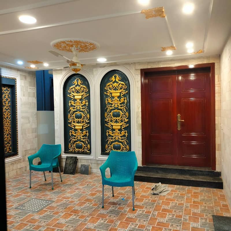 8 Marla Beautiful House For Sale In Umar Block Block Super hot Location Bahria Town Lahore Meting With Owner 3