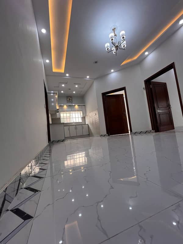 8 Marla Beautiful House For Sale In Umar Block Block Super hot Location Bahria Town Lahore Meting With Owner 17