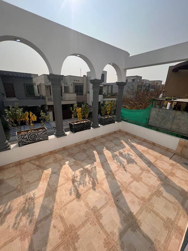 8 Marla Beautiful House For Sale In Umar Block Block Super hot Location Bahria Town Lahore Meting With Owner 19