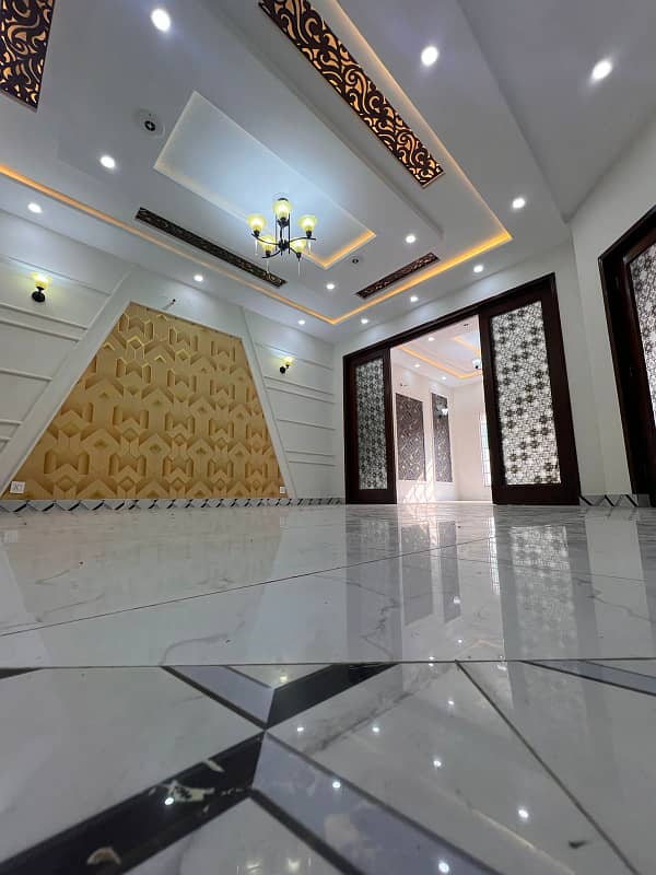 8 Marla Beautiful House For Sale In Umar Block Block Super hot Location Bahria Town Lahore Meting With Owner 21