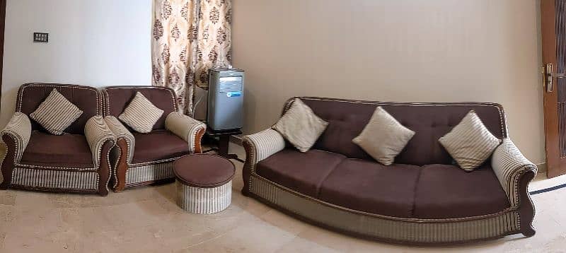 sofa set 5 seaters in new condition 2