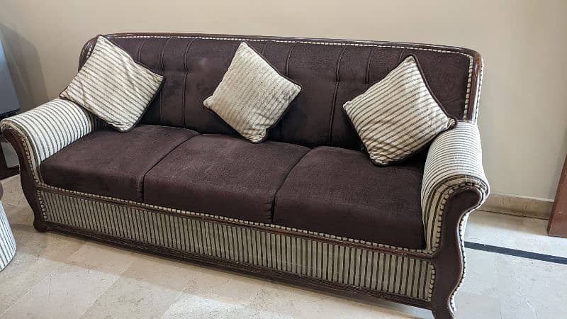 sofa set 5 seaters in new condition 4